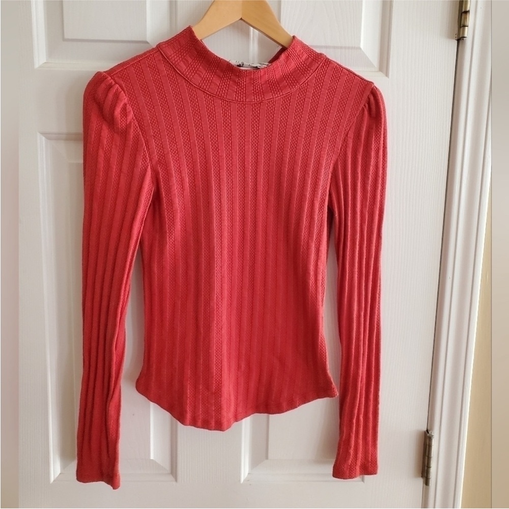 Stylish Red Open-Back Top - Picture 3 of 6